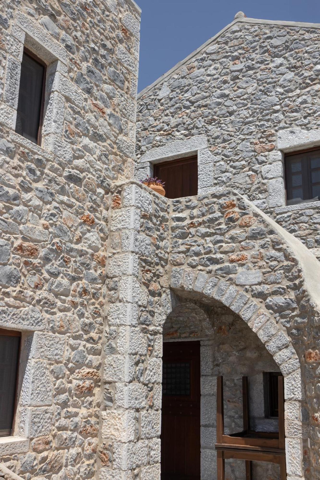 Petritis Guesthouse Oitylo Esterno foto